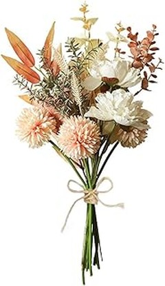 Ideas para combinar centros florales artificiales con velas en tu evento