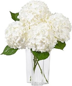 Inspírate con estas ideas de decoración usando ramos de hortensias artificiales