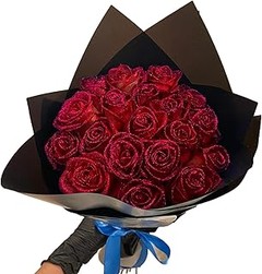 Ramos de rosas artificiales: ¿Qué elegir para interiores y exteriores?
